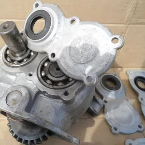 Передняя крышка (66-02-4207084-10) на КОМ а/м Газ-66.