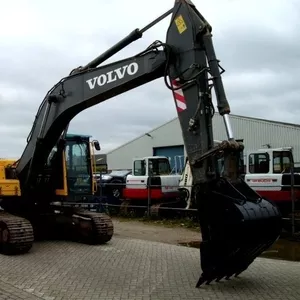 VOLVO EC 240BNLC- гусеничный экскаватор