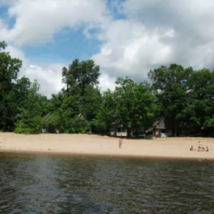 Продается летний дом на берегу р. Волги (турбаза Дружба).