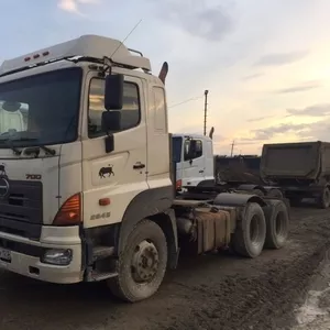 продаю тягач Hino 700 2011 года выпуска