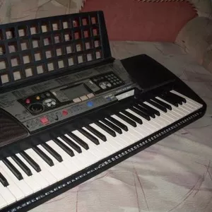 Продаю синтезатор yamaha psr 350