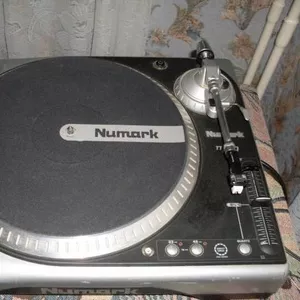 Продам виниловый проигрыватель Numark tt200